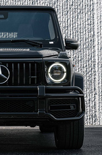 Prednji deo Mercedes G-Klase sa prepoznatljivim LED farom
