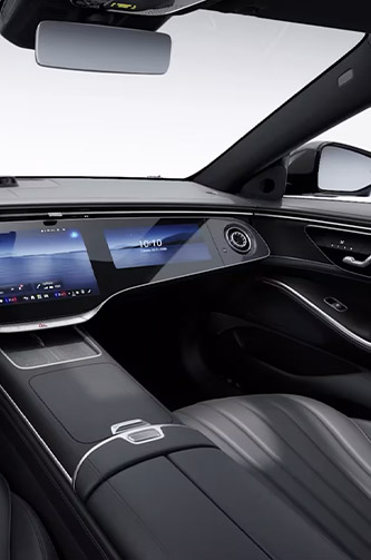 Premium enterijer Mercedes S-Klase sa digitalnim kokpitom